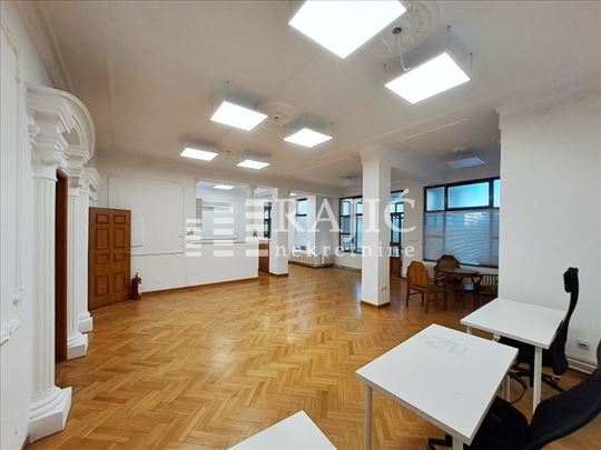 Dedinje,Majora Jagodića,105m2-dva ulaza+dvorište #