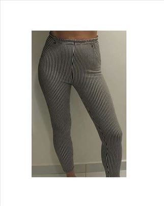 Duboke prugaste pantalone (helanke)