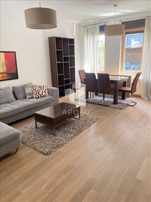 Trosoban stan sa garažnim mestom u ceni