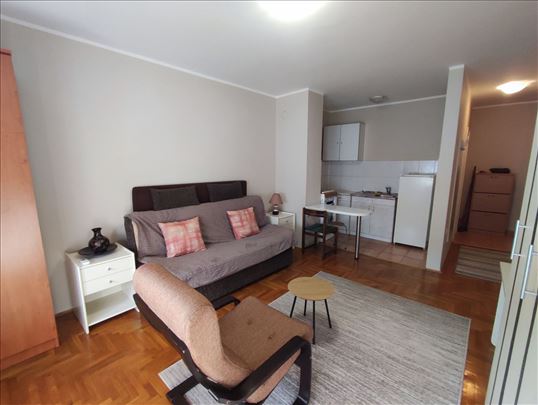 Garsonjera, 30m2, Detelinara, Pet friendly