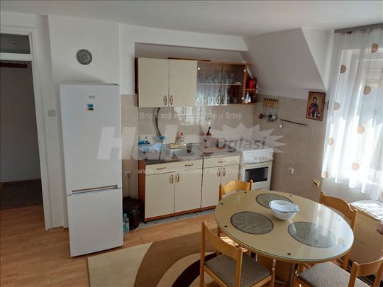 Izdajem jednoiposoban stan, 34m²