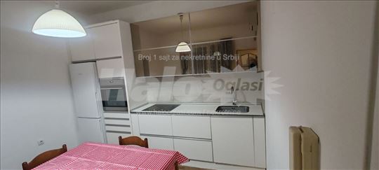 Izdajem stan u zasebnoj kuci