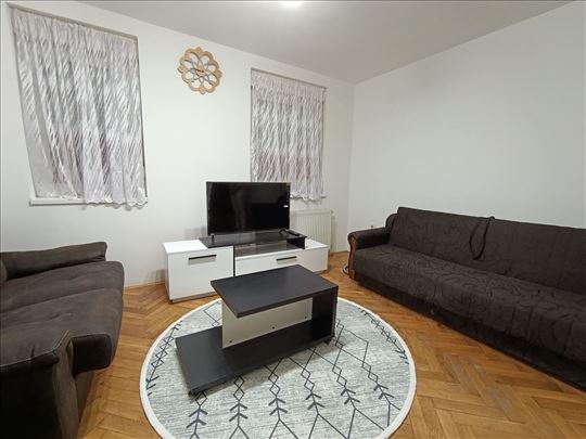 Jednoiposoban stan između sajma i Bulevara