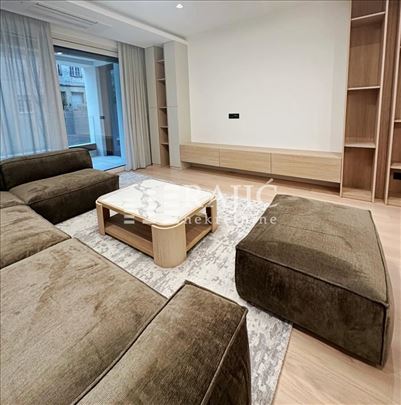 Luksuzan-Cvetni trg,133 m2,4.0+dva parking mesta #