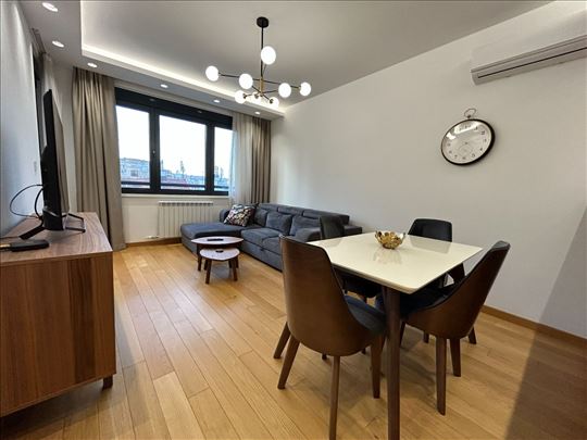 Lux, 2.0 , Slavija – New Build, garage space!