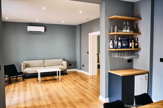 Lux stan kod Deram pijace