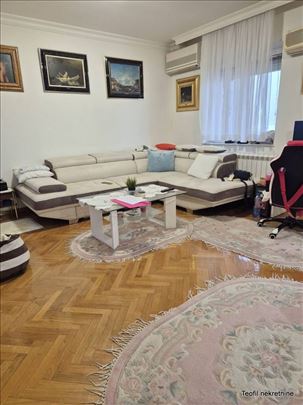 Medak III,  noviji,sređen,88(L) parking u dvorištu