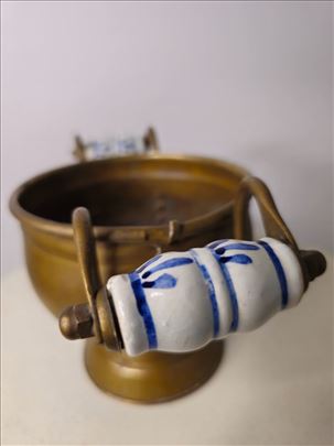 MESINGANI ANTIKVITET - KANTICA ZA UGALJ (PEPEO)