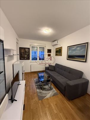 Novi Sad, Kraljev park, Odličan 1.5 stan i garažni