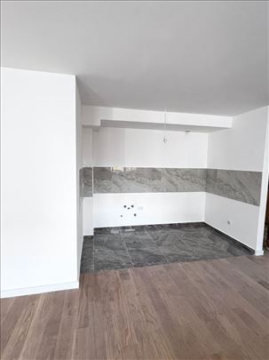 Odličan dvoiposoban stan, LUX