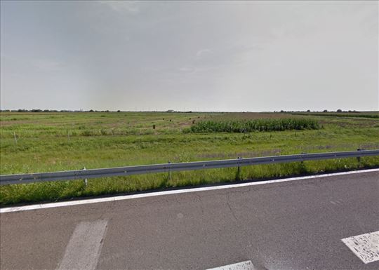 Poljoprivredno zemljiste 2,4 ha - Pecinci, uz auto