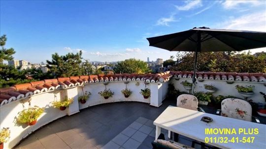 Porodična kuća sa pogledom na ceo Beograd - Kalvar