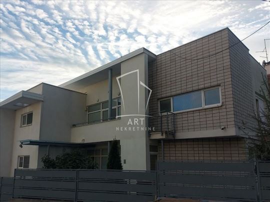 Premium lokacija, mereno 300m2, pogodno i za PP ID