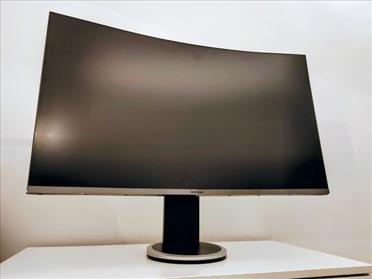 Samsung Gejming monitor 32" 2K