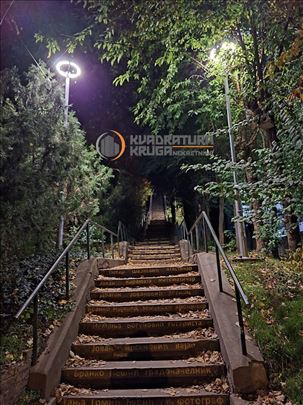 SAVRŠEN stan - Predivna zgrada - Besprekoran mir