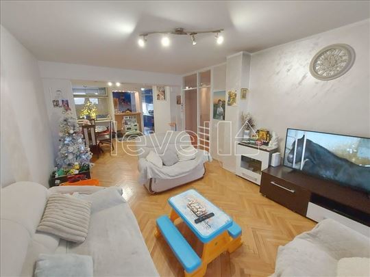 Stan,Novi Sad,Bulevar Oslobođenja,kv: 84.00, € 235