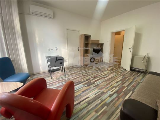 2.0 Centar Izuzetan Luks Renoviran Useljiv odmah