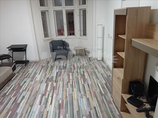 2.0 Centar Izuzetan Luks Renoviran Useljiv odmah