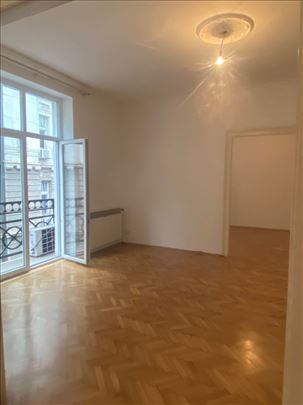 Centar Djure Jaksica 104m2 4.0 renoviran salonac