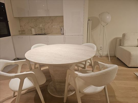 Echo, svetao, nov,retko u ponudi!