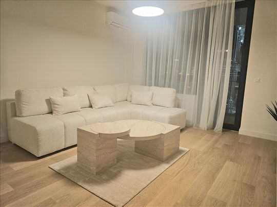 Echo, svetao, nov,retko u ponudi!