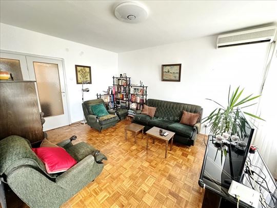 Funkcionalan, uknjižen, lep pogled ID#4261