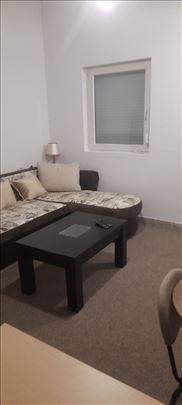 Hit cena za lep manji sta na odlicnoj lokaciji