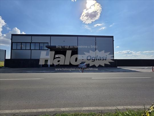 Izdaje se 3300m2 odmah USELJIV