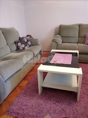 Izdajem 2.0 stan na Banovom brdu iznad kafića Park