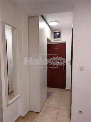 Izdajem stan na Zvedari u Učiteljskom naselju