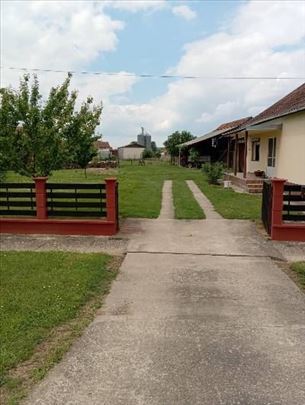 Jamena seosko imanje 238m2 na placu 1666m2 HITNO!