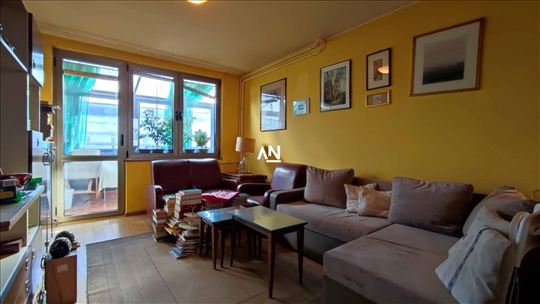 Jugoistočna orjentacija. Lokacija. Odlična cena!!!