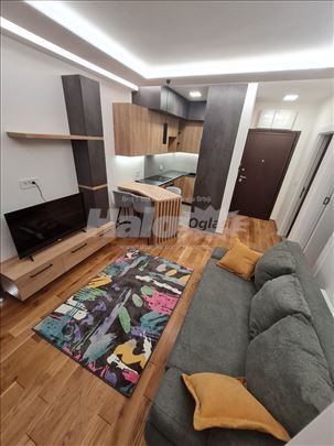 Kompletno namesten lux 1.5 soban stan za izdavanje