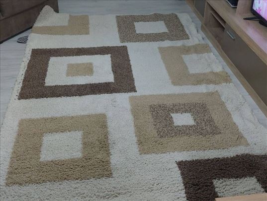 Na prodaju dva tepiha