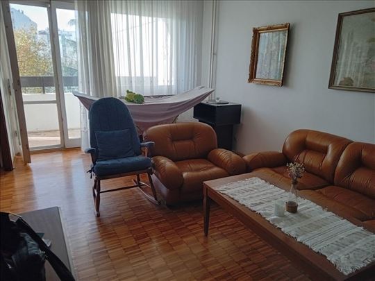 Odličan stan, na duži period