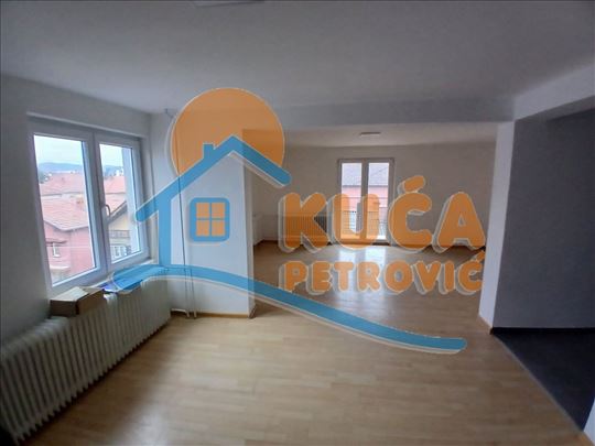 Odličan trosoban stan u kući. 93m2, 3.sprat- potkr