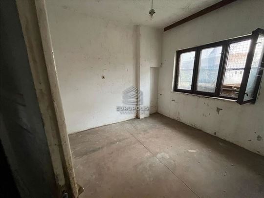 Odlična lokacija dvosoban 44m2 za renoviranje ID#8