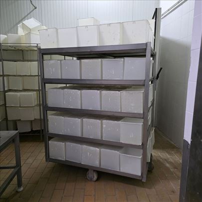 Police i Rafovi sa kanticama - Mlekarska oprema