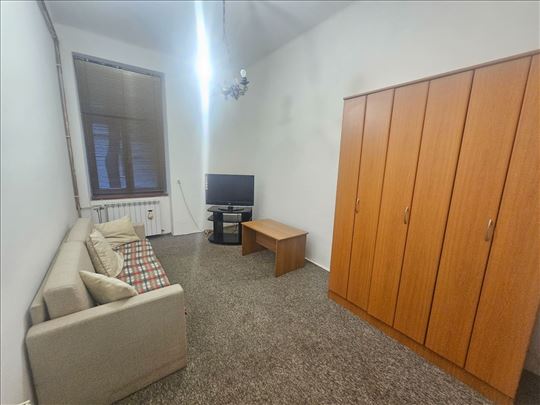 Prostran salonac na donjem Dorcolu