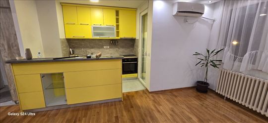 Renoviran useljiv 2.0 stan