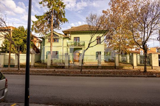 Sunčana Vila u ulici Nikole Tesle – Novi Sad