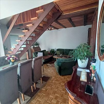 SJAJNA ponuda!Četvorosoban stan kod Farmaceutskog!