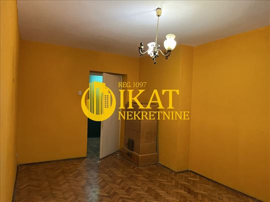 Vračar, Prote Mateje, dvoiposoban 65m2 sa dvorište