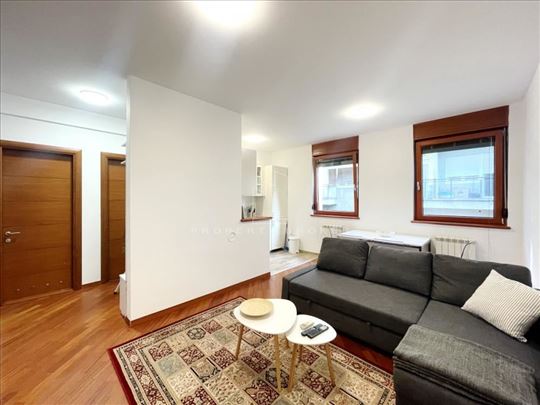 Vukov Spomenik, prostran i dobro osvetljen ID#4266