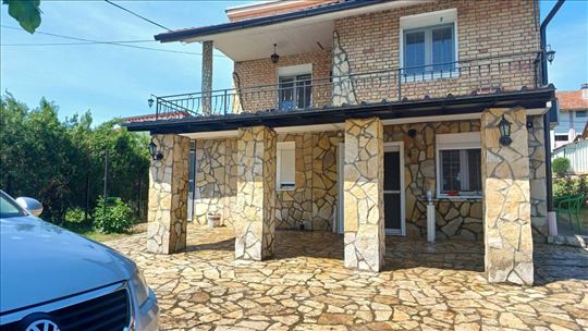 Banja Vrujci dve kuće jedan plac