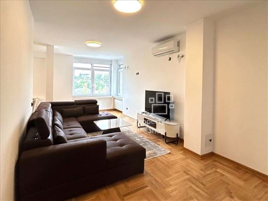 Dedinje,odličan stan ,100 kvm,parking mesto