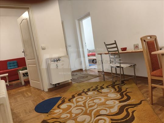 Dvosoban u Zemunu, Meandri