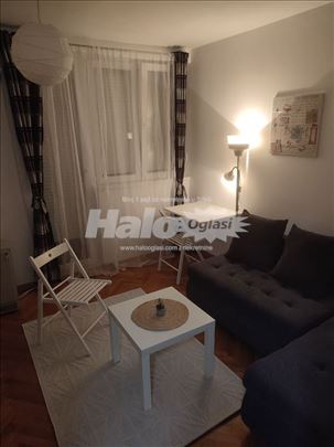 Garsonjera u Zemun polju