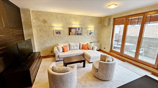 Hram, jako lepo sređen, garaža, ID 14386