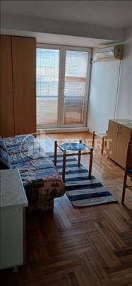 Izdaje se garsonjera kod Pravnog fakulteta, 22m2